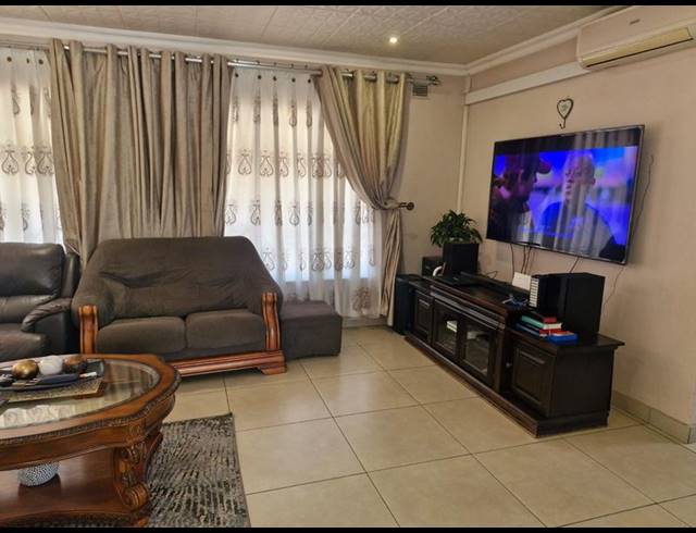 3 BEDROOM HOUSE FOR SALE IN SEA VIEW